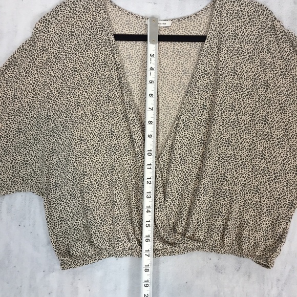 American Eagle Cheetah Print Top Womens Medium Criss Cross Elastic Waist Blouse - Picture 11 of 12
